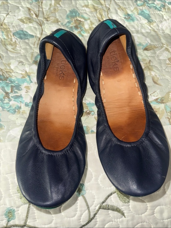 Tieks Shoes - Tieks Navy Leather Ballet Flats with Teal Heel Tab